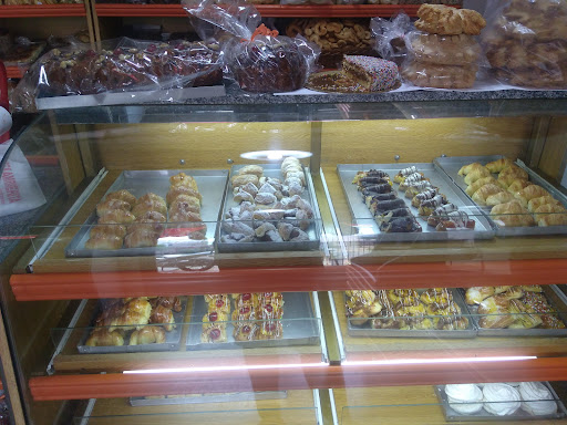Panaderia y Confiteria Petit Paris