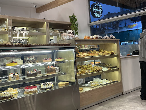 Panaderia Cafetería Il Panettone - Pinamar Café de Especialidad