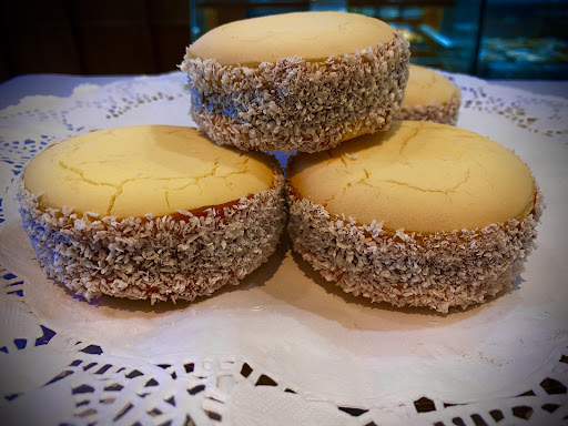Caris, Confitería y Panadería