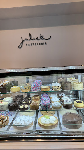 Julieta Pasteleria • Funes