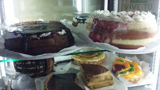 MOKA Pasteleria & Cafe